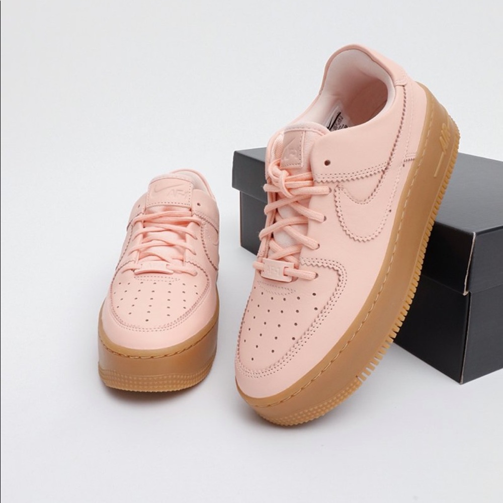 Nike Air Force 1 sage low LX